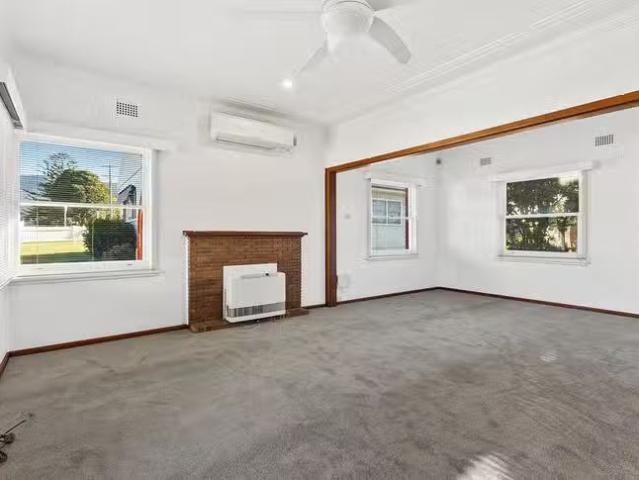 Charming 29 Yellagong Street, West Wollongong, NSW 2500