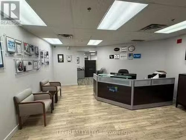 Cozy 208 1 Rossland Road, Ajax Central West, ON, L1Z 1Z2.