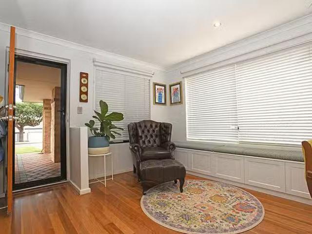 Cozy 20 Justinian Street, Palmyra, WA 6157