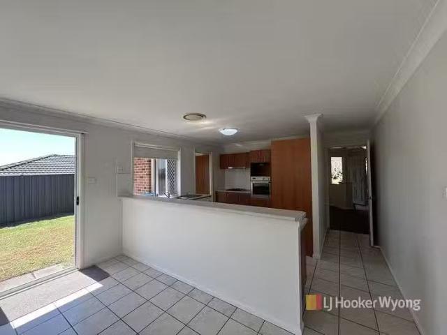 Rental! 20 Quarterhorse Parade, Wadalba, NSW 2259