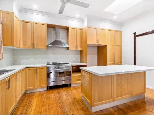 Unique 20 Rowley Street, BRIGHTON LE SANDS House for rent Lis.