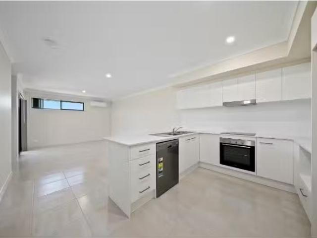 For Rent! 20 Stonebark Court, Greta Townhouse for rent Listed.