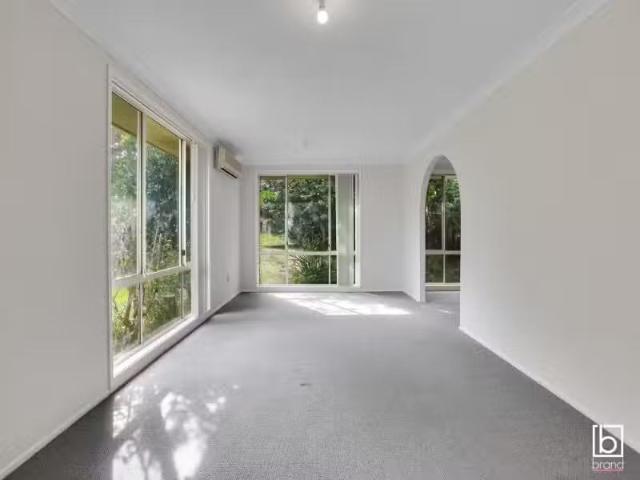 Just in! 20 White Swan Avenue, BLUE HAVEN House for rent List.