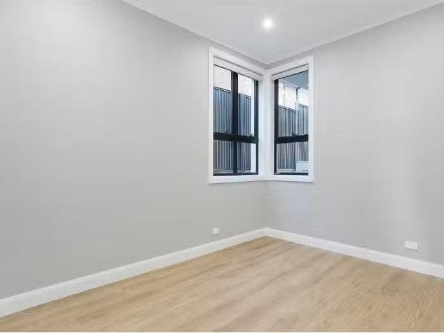 Unique 20A Mowbray Circuit, Kellyville Townhouse for rent Lis.