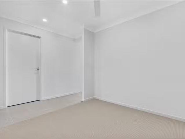 Cheap 20b Crestwood Road, Thornton Townhouse for rent Listed.