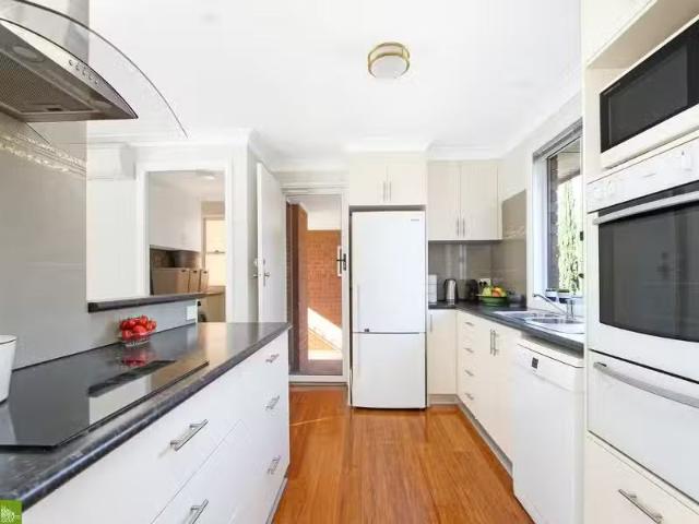 Unique 213 Wyndarra Way, Koonawarra House for rent Listed by.