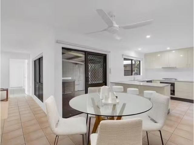New 2/100 Trinity Beach Road, Trinity Beach House for rent Li.