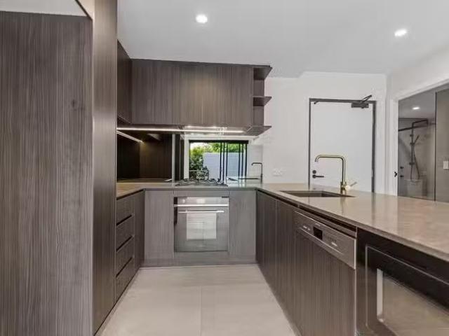Deal! 2101/43 Belgrave Street, Balmoral, QLD 4171