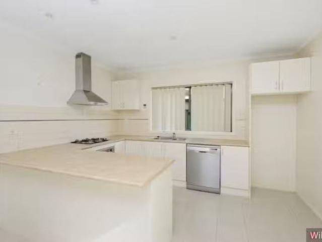 Just in! 2/101 Albert St, Sebastopol VIC 3356 House For Lease
