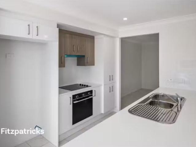 Rental! 2/10 Flintwood Street, Forest Hill Apartment for rent.