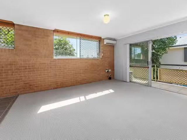 Unique 2/119 Chaucer Street, Moorooka, QLD 4105