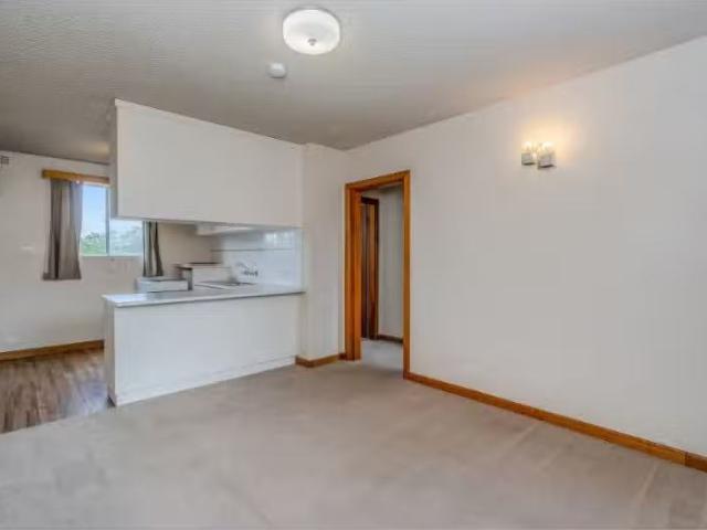 Unique 2/11 Tryon Street, Hackett Apartment for rent Listed b.