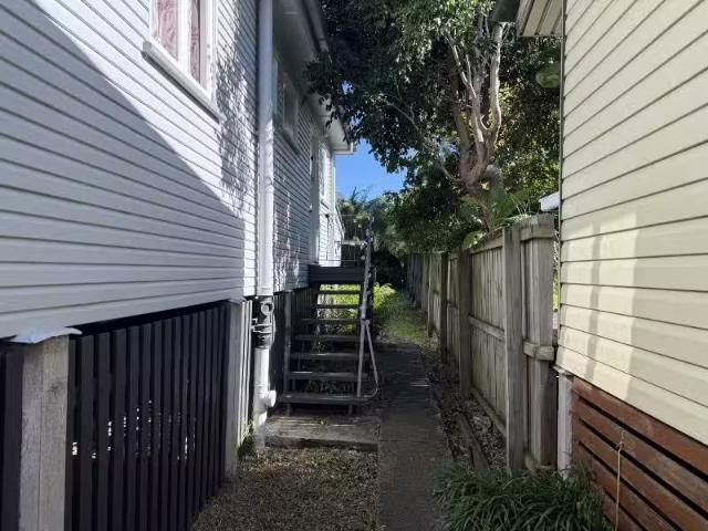 Charming 2/11 Baron St, Greenslopes Townhouse for rent Listed.