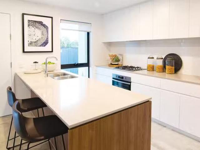 For Rent! 21/2 Vale Avenue, Arundel, QLD 4214
