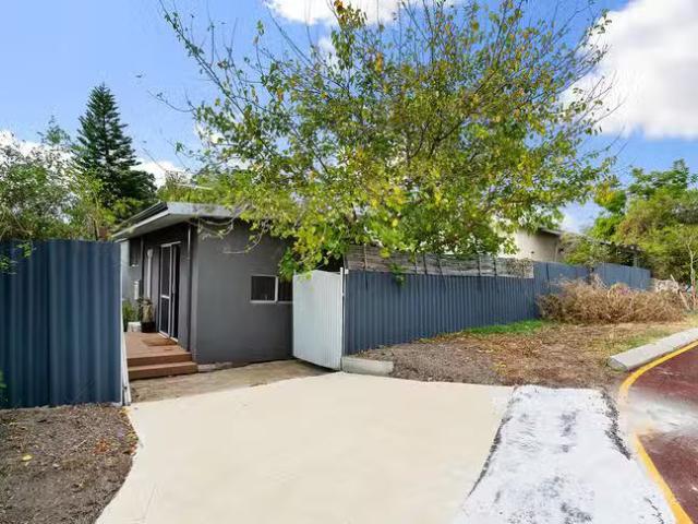 Cozy 2/130 Railway Parade, Bayswater, WA 6053