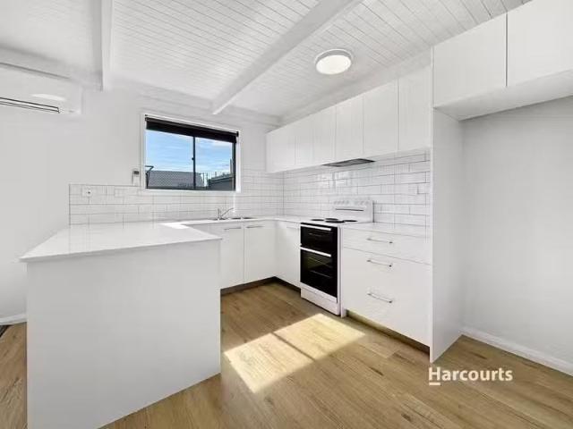 Just in! 2/132 Tarleton Street, EAST DEVONPORT, TAS 7310 Uni.