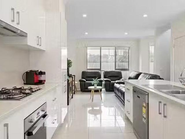 Charming 2/17 Athol Court, Langwarrin, VIC 3910