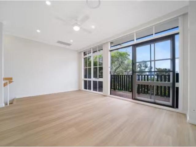 Deal! 2/17 Johnston Street, BALMAIN EAST Townhouse for rent L.
