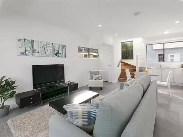 Unique 2/141 Clara Street, Corinda, QLD 4075