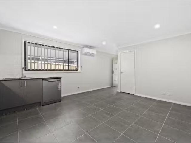 Unique 2/14 Harrow Circuit, Greta Apartment for rent Listed b.