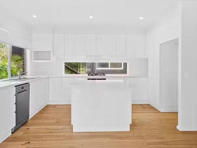 Just in! 2/14 Iluka Road, Barrack Point, NSW 2528
