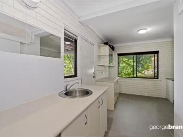 Unique 2/14a Redgrove Street, Green Point Apartment for rent.