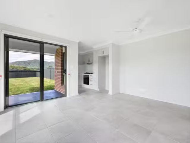 For Rent! 2/15 Wattle Street, Kootingal, NSW 2352