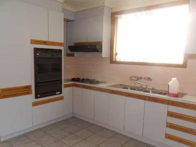 For Rent! 2/18 Karingal Street, Altona VIC 3018