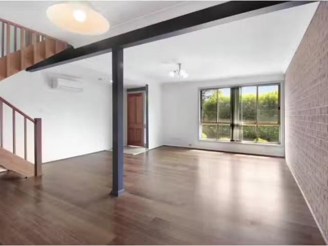 Unique 2/18 Mangerton Road, Wollongong Townhouse for rent Lis.