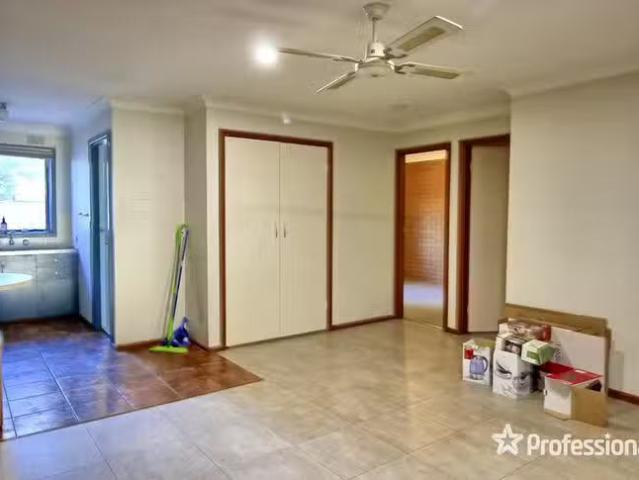 Rental! 2/18 Magnolia Parade, Lake Albert, NSW 2650