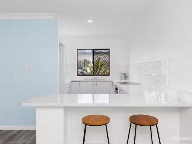 Cheap 2/18 Seabrae Court, POTTSVILLE House for rent Listed by.