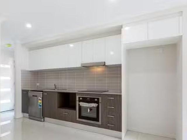 Deal! 2/18 Soe Street, Redbank, QLD 4301