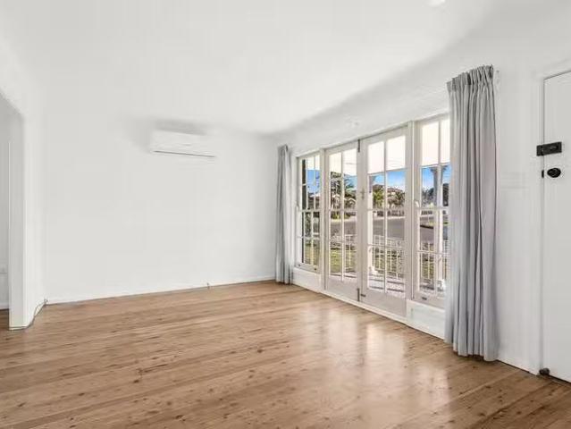 Charming 21 Barrack Avenue, Barrack Heights, NSW 2528