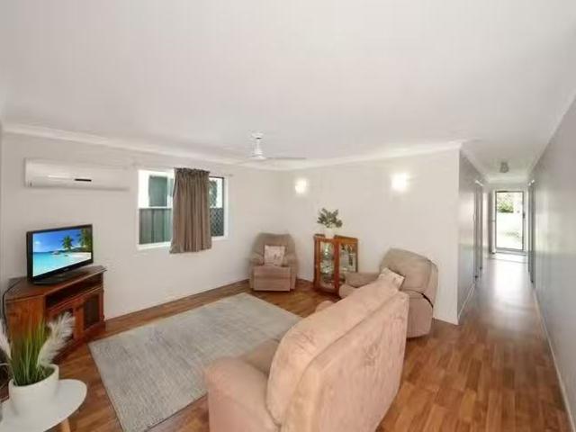 Nice 21 Gough Street, Park Avenue, QLD 4701