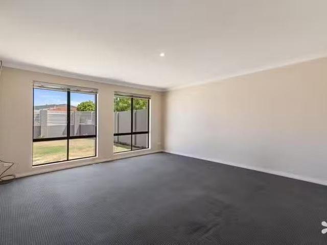 Nice 21 Heal Street, Hamilton Hill, WA 6163