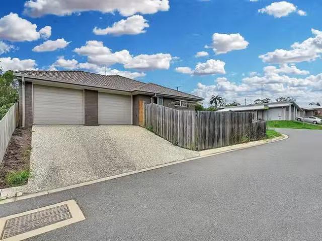 Just in! 2/1 Innes Crescent, Bundamba, QLD 4304