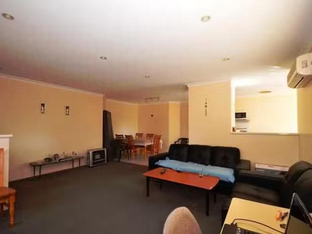 Just in! 2/1 Quinn Avenue, Bentley, WA 6102