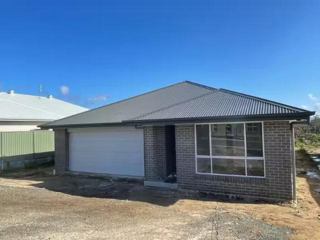 For Rent! 21 Timber Jinker Road, Cooranbong Townhouse for rent.