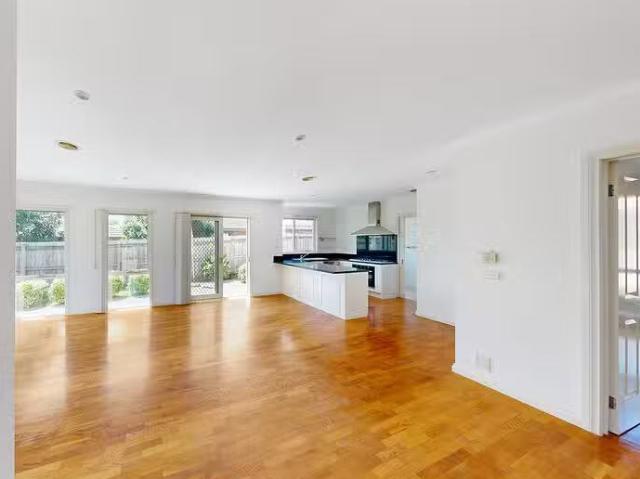 For Rent! 2/23 Hakea Street, Templestowe, VIC 3106