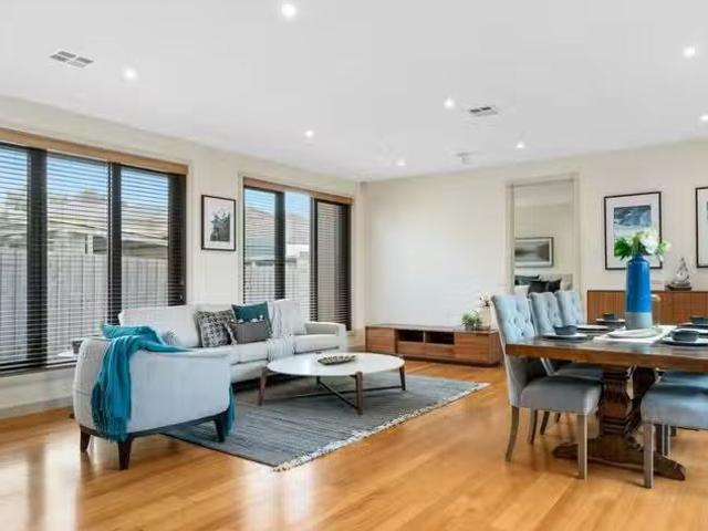 Cozy 2/23 Luckie Street, Nunawading VIC 3131