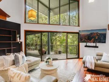 Nice 2/2090 Mount Nebo Road, Mount Nebo, QLD 4520