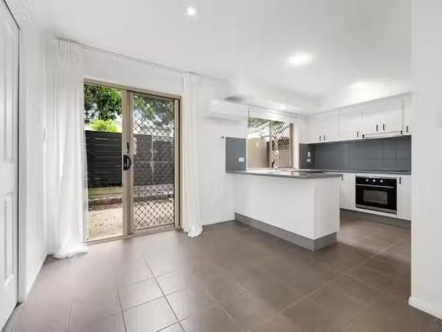 Unique 2/20 Kathleen Street, Richlands, QLD 4077