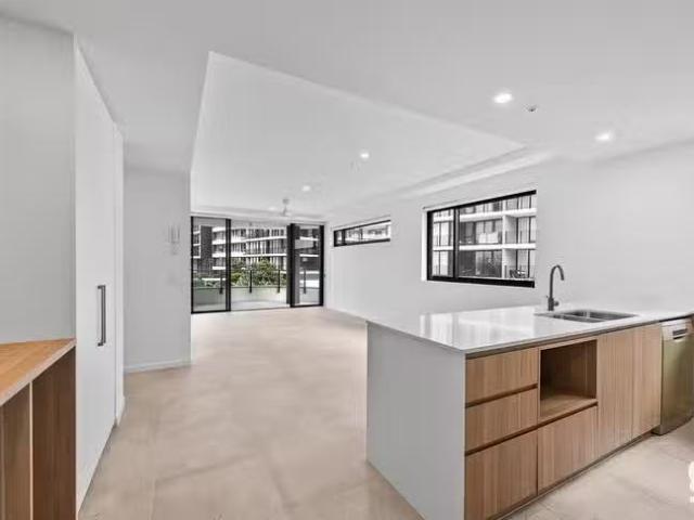 Deal! 2211/10 Sickle Avenue, Hope Island, QLD 4212