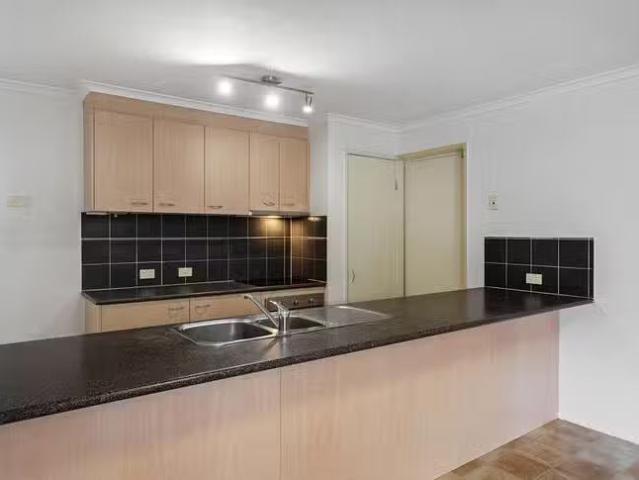 Cozy 2/222 Taylor Street, Newtown, QLD 4350