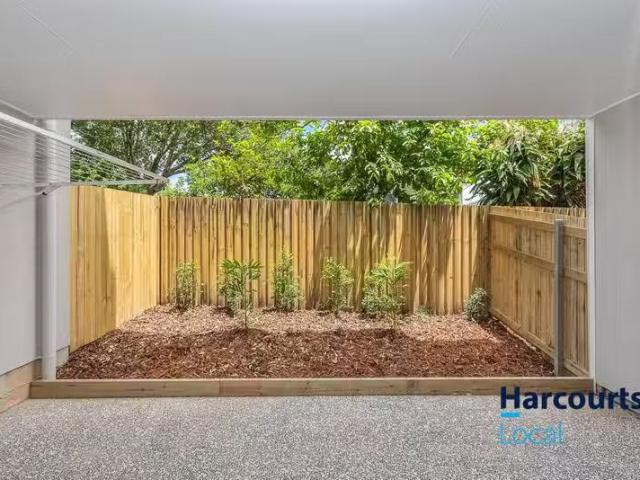 Just in! 2/223 Hudson Road, WOOLOOWIN, QLD 4030 Townhouse fo.