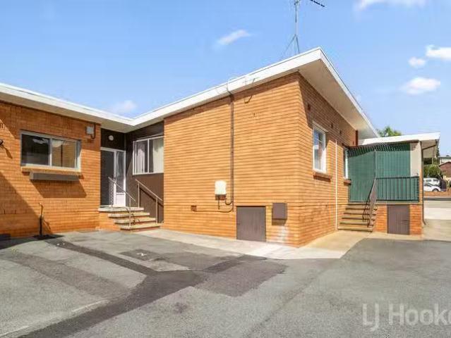 Just in! 2/22 Blackall Avenue, Crestwood, NSW 2620