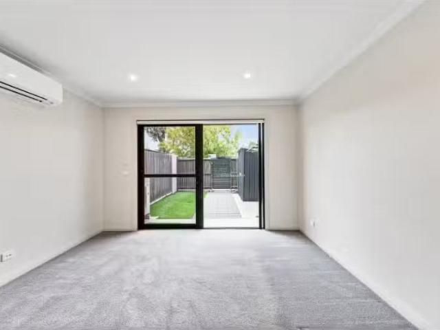 Cheap 22/30 Bon Scott Crescent, Moncrieff Townhouse for rent.