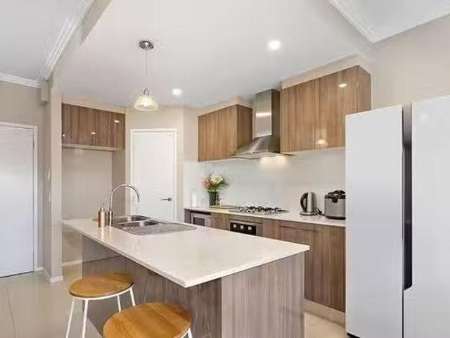 Charming 2/27 Freeth Street East, Ormiston, QLD 4160