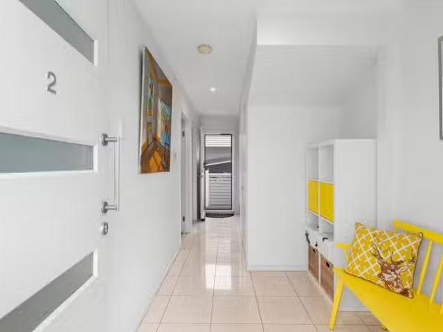 Cozy 2/24 Rogoona Street, Morningside, QLD 4170
