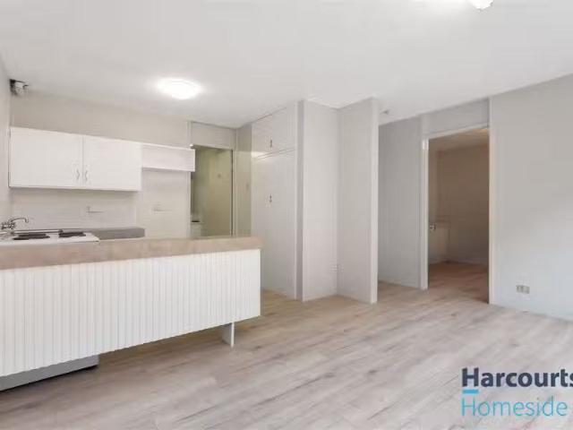 Nice 2/259 Cornwall Street, GREENSLOPES, QLD 4120 Unit for R.
